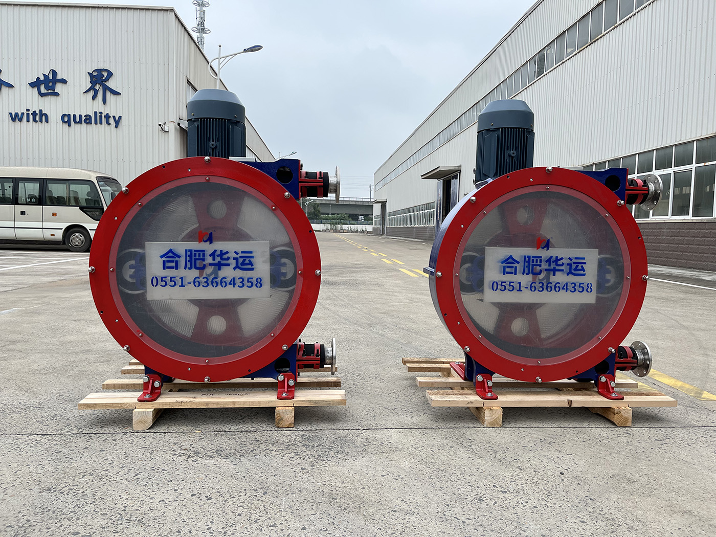華運(yùn)機(jī)械兩臺(tái)高壓定制軟管泵成功進(jìn)軍鋰電市場(chǎng)，展現(xiàn)中國(guó)智造硬核實(shí)力